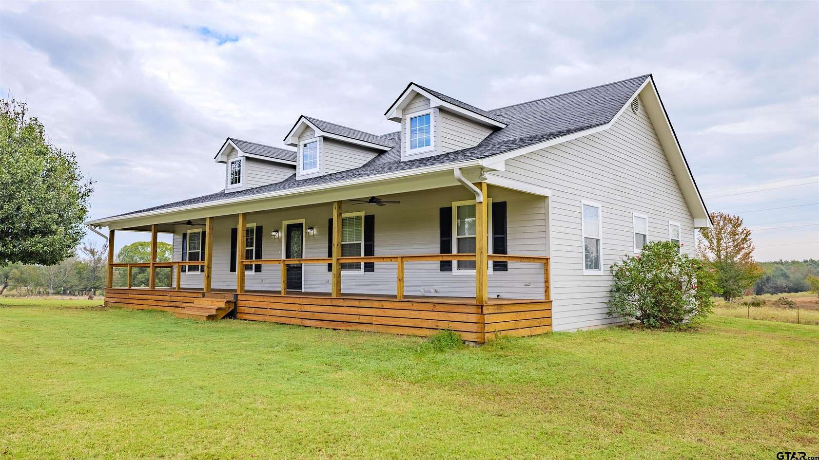 1.5 Acres of Residential Land with Home for Sale in Winnsboro, Texas