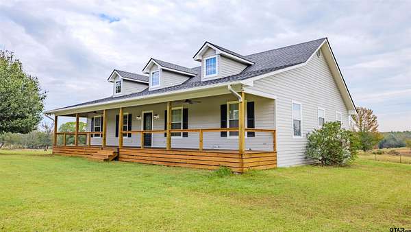 1.5 Acres of Residential Land with Home for Sale in Winnsboro, Texas