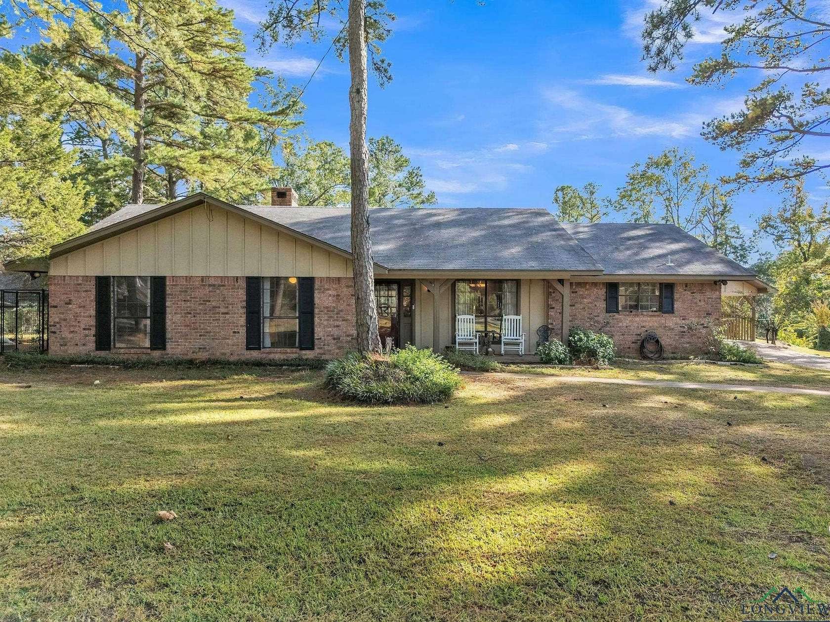 2.63 Acres of Residential Land with Home for Sale in Henderson, Texas