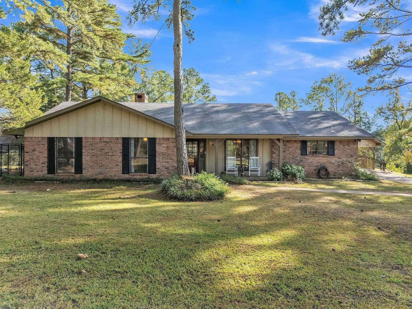 2.63 Acres of Residential Land with Home for Sale in Henderson, Texas