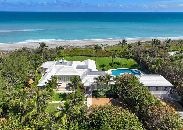 2.2 Acres of Land with Home for Sale in Jupiter Island, Florida