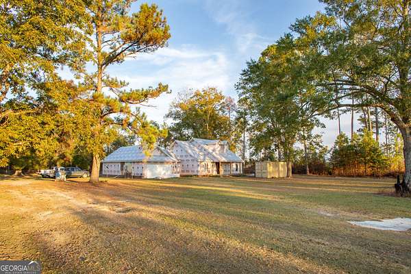 7.67 Acres of Residential Land with Home for Sale in Alma, Georgia