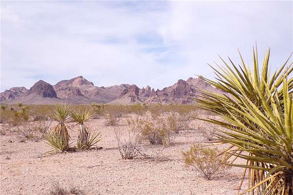 2.35 Acres of Land for Sale in Golden Valley, Arizona