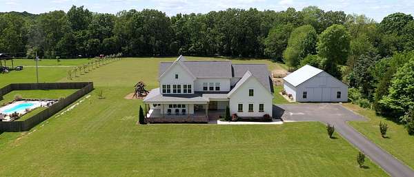 2 Acres of Residential Land with Home for Sale in Burns, Tennessee