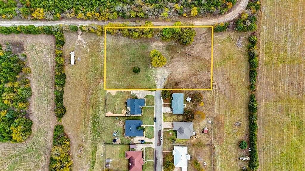 1.59 Acres of Residential Land for Sale in Paris, Texas