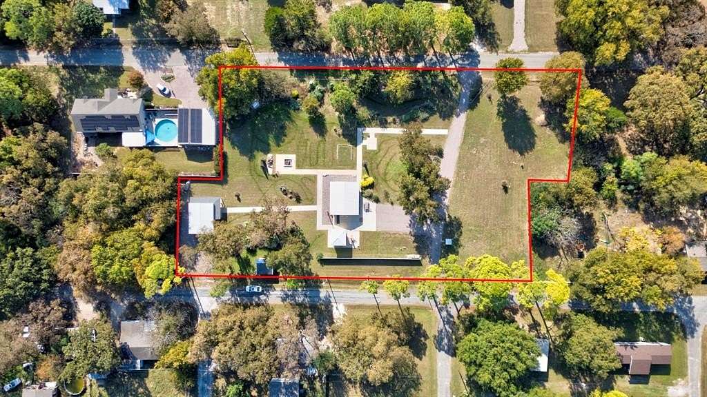 1.6 Acres of Residential Land with Home for Sale in Gordonville, Texas