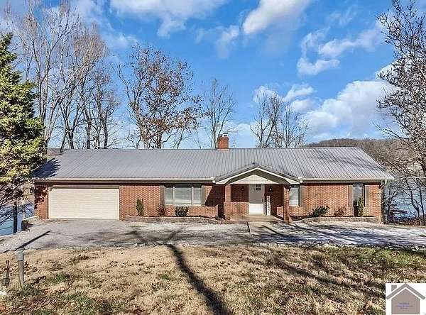 1.75 Acres of Residential Land with Home for Sale in Cadiz, Kentucky