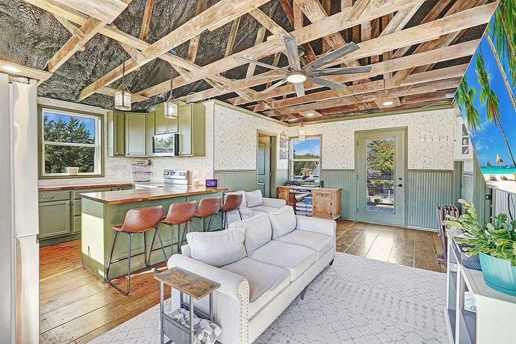 11 Acres of Land with Home for Sale in Gainesville, Texas