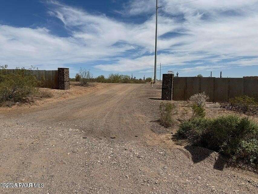4 Acres of Residential Land for Sale in Morristown, Arizona