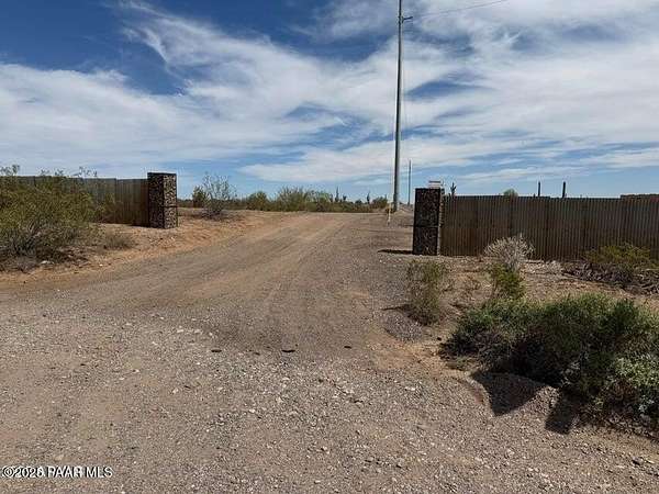 4 Acres of Residential Land for Sale in Morristown, Arizona
