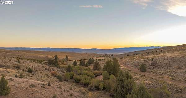 1,618 Acres of Land for Sale in Baker City, Oregon
