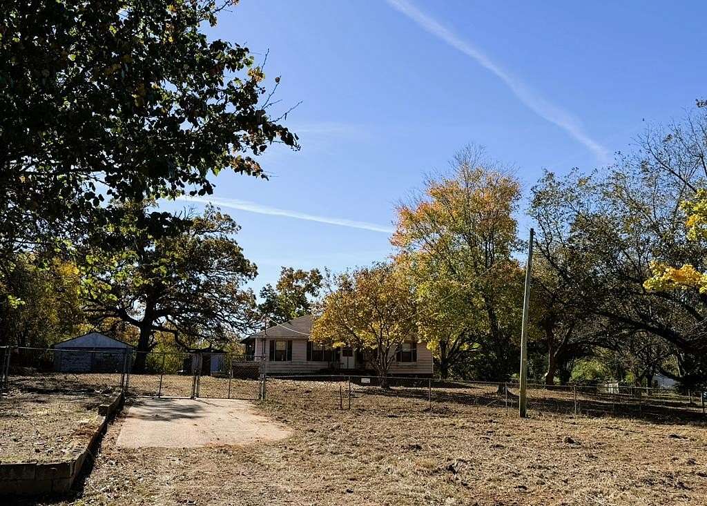 4 Acres of Residential Land with Home for Sale in Texarkana, Arkansas