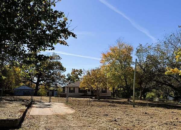 4 Acres of Residential Land with Home for Sale in Texarkana, Arkansas