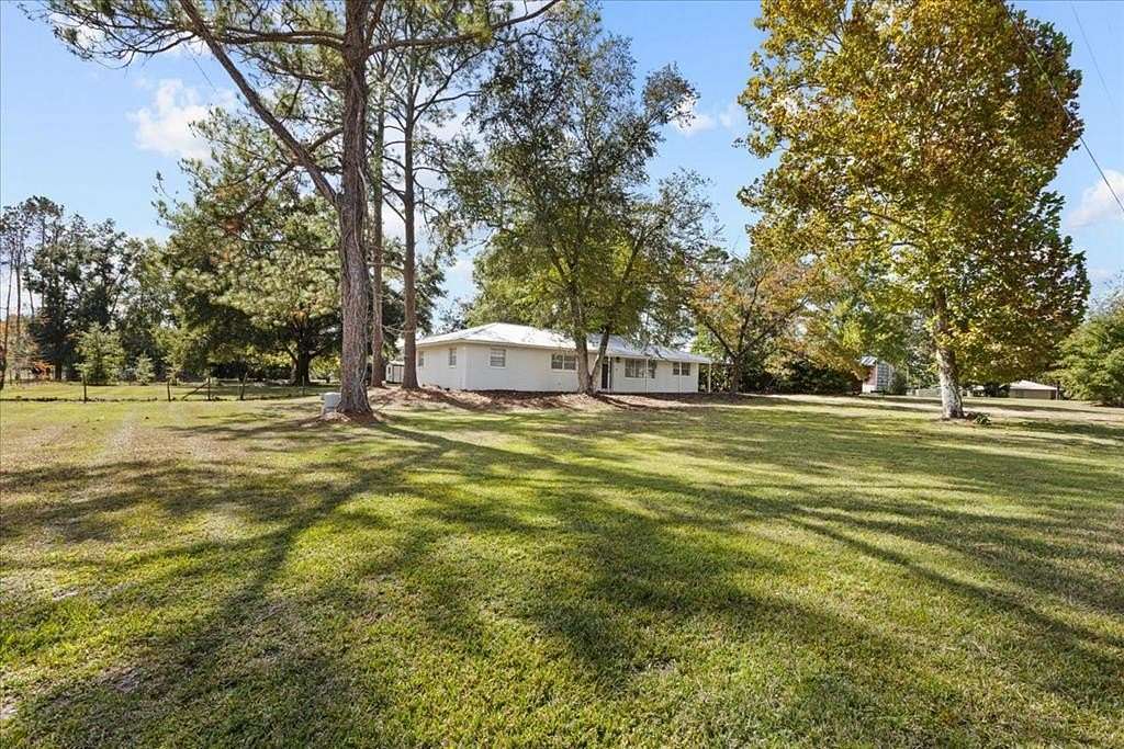 2 Acres of Residential Land with Home for Sale in Trenton, Florida