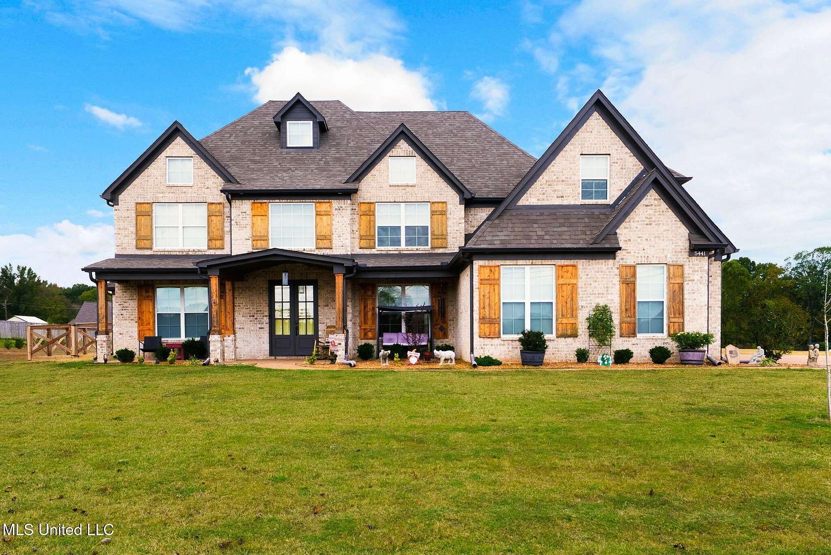 1.54 Acres of Residential Land with Home for Sale in Hernando, Mississippi