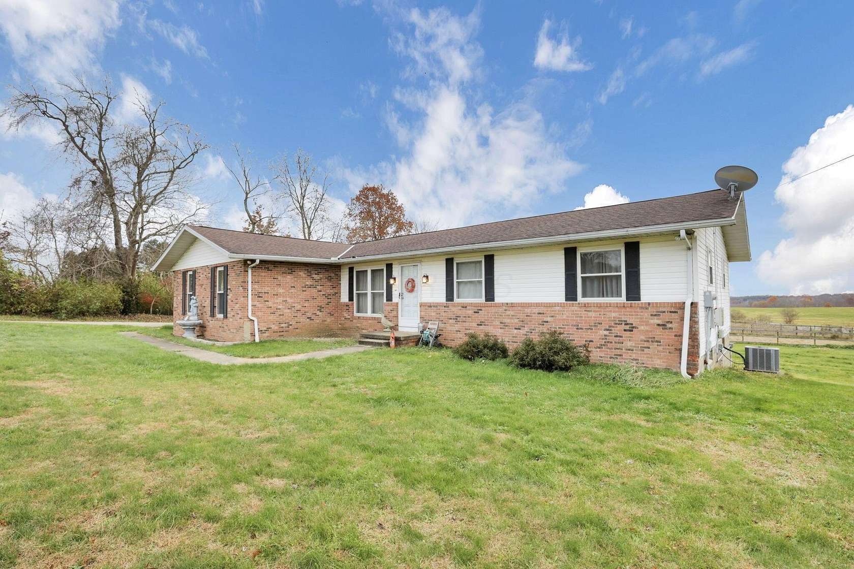 7 Acres of Land with Home for Sale in Zanesville, Ohio