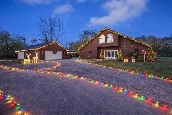 2.5 Acres of Residential Land with Home for Sale in Wauconda, Illinois