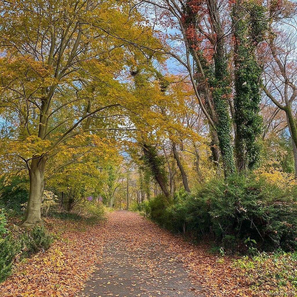 2 Acres of Residential Land for Sale in Upper Brookville, New York