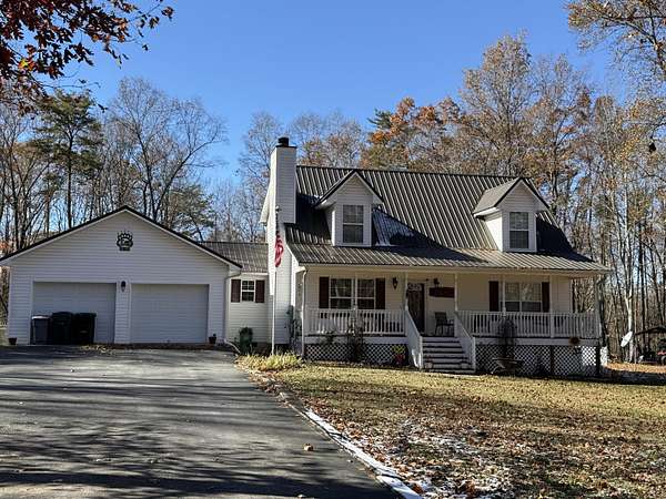 5 Acres of Residential Land with Home for Sale in Graysville, Tennessee