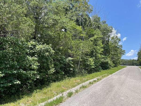 10.3 Acres of Recreational Land for Sale in Columbia, Tennessee