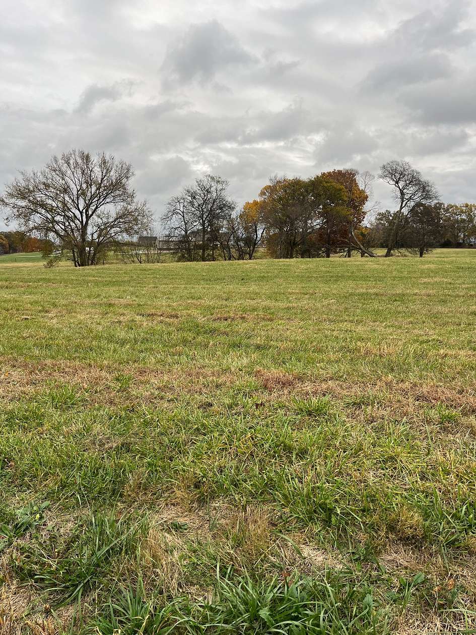 5 Acres of Residential Land for Sale in Cedar Hill, Tennessee