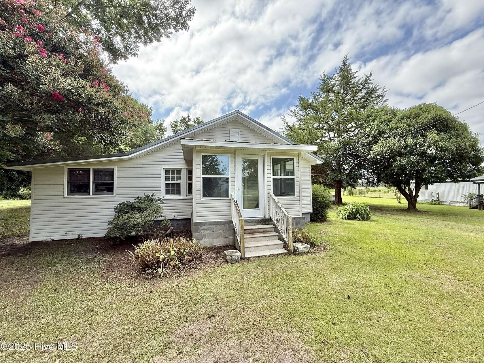 5 Acres of Residential Land with Home for Sale in Warsaw, North Carolina