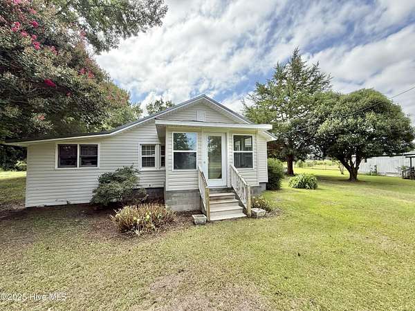 5 Acres of Residential Land with Home for Sale in Warsaw, North Carolina