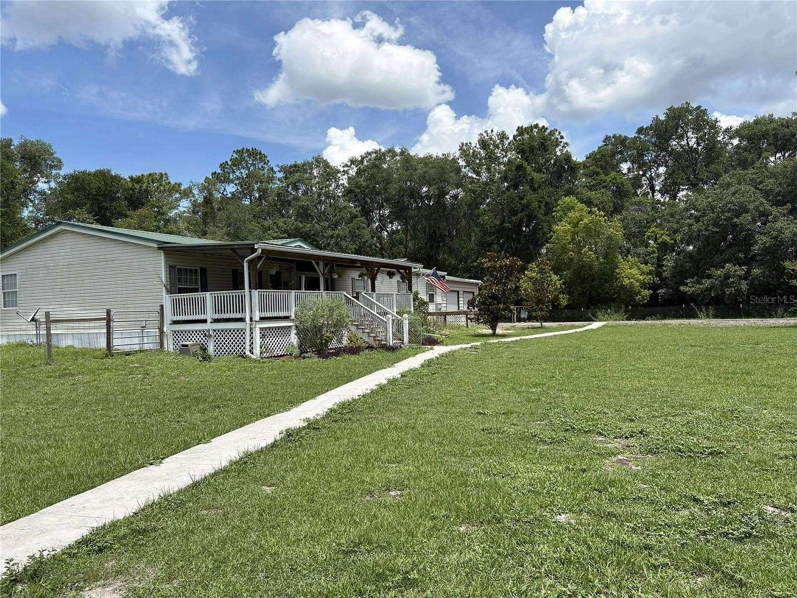 3.5 Acres of Residential Land with Home for Sale in Pierson, Florida