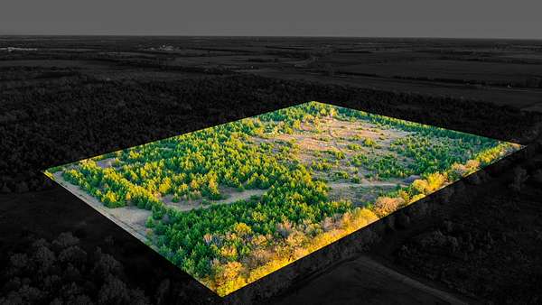 15 Acres of Recreational Land & Farm for Sale in Paris, Texas