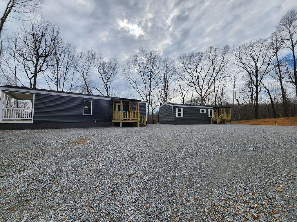 5 Acres of Residential Land with Home for Sale in Springville, Tennessee