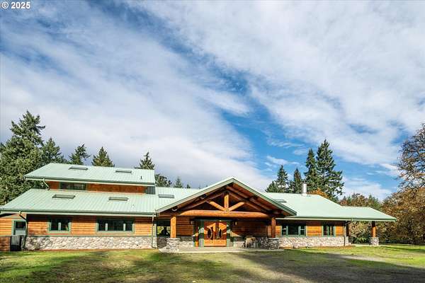 20 Acres of Land with Home for Sale in Eugene, Oregon