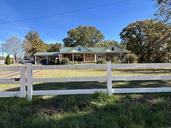 1.56 Acres of Residential Land with Home for Sale in Mountain View, Arkansas