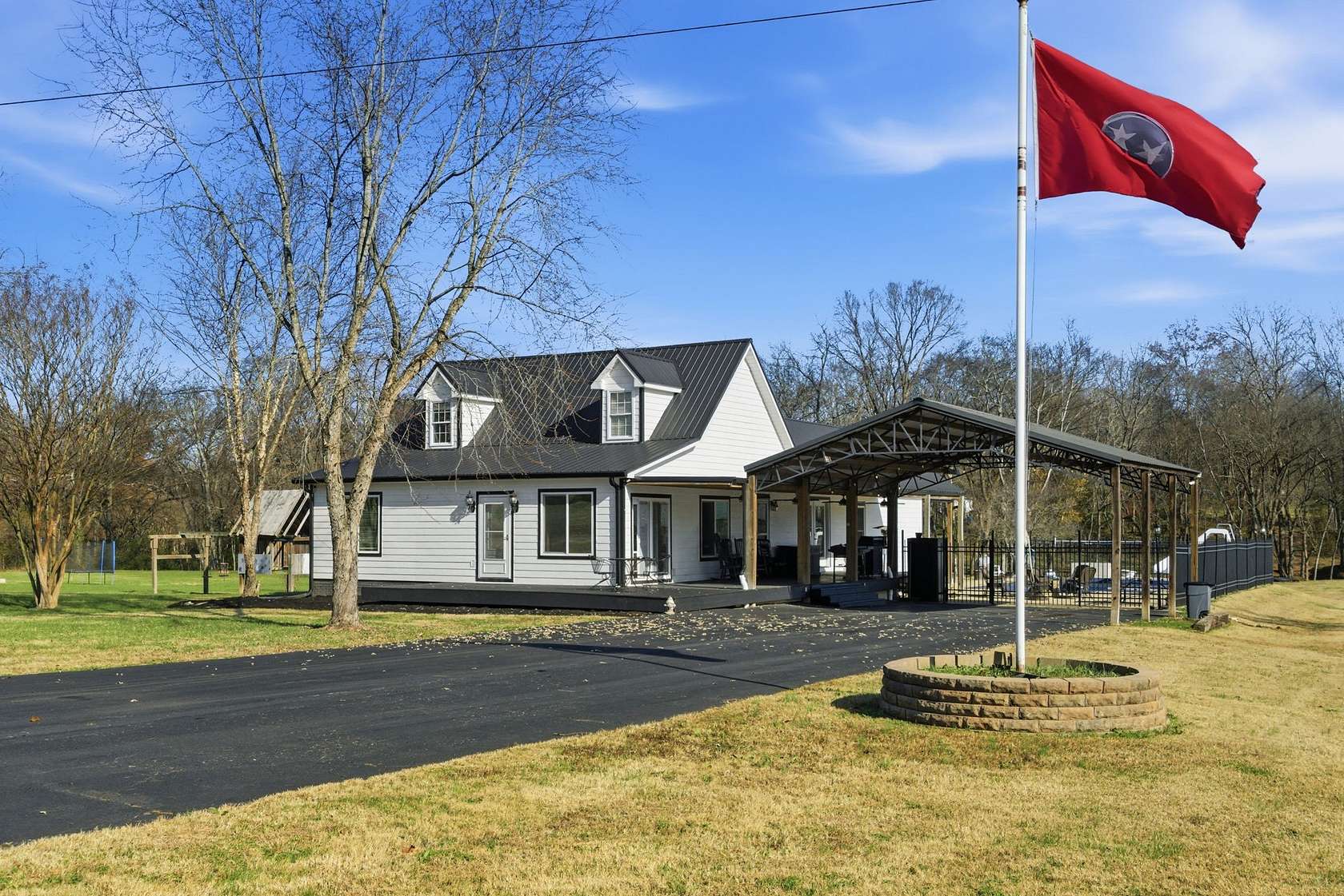 5.59 Acres of Residential Land with Home for Sale in Pleasant View, Tennessee