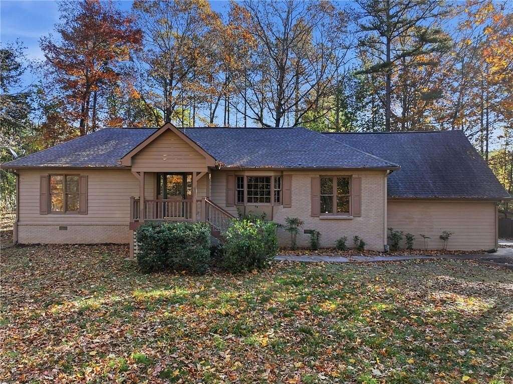 1.7 Acres of Residential Land with Home for Lease in Marblehill, Georgia