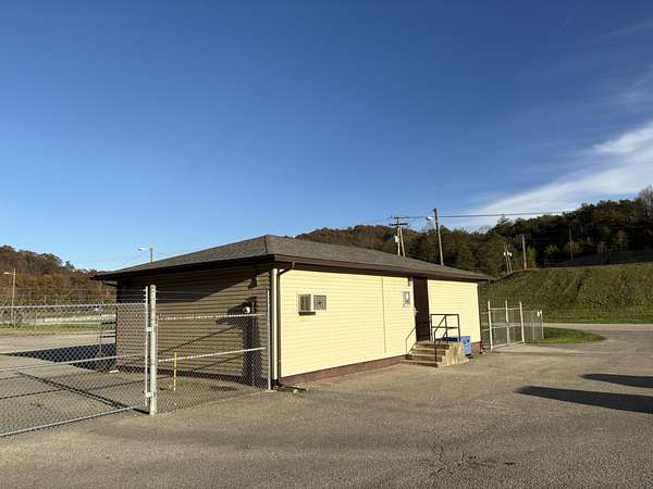 1.64 Acres of Improved Commercial Land for Sale in Jackson, Kentucky