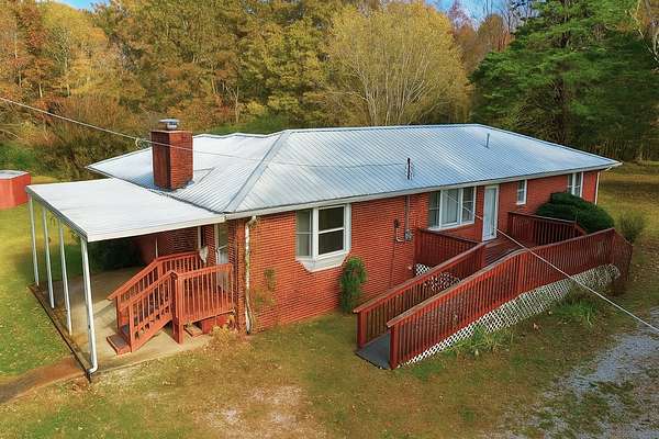 9.2 Acres of Residential Land with Home for Auction in Nunnelly, Tennessee