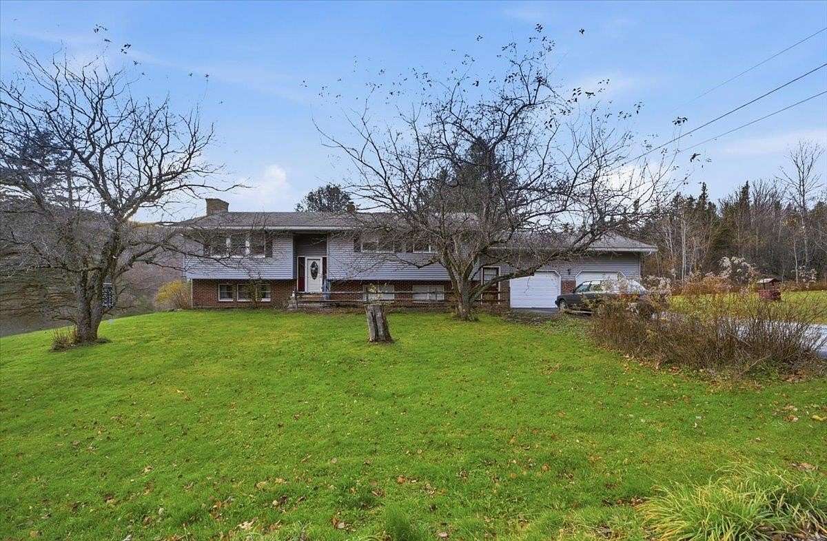 4.6 Acres of Residential Land with Home for Sale in Shrewsbury, Vermont