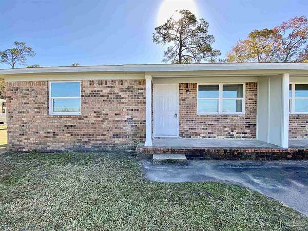 1.5 Acres of Residential Land with Home for Lease in Pensacola, Florida