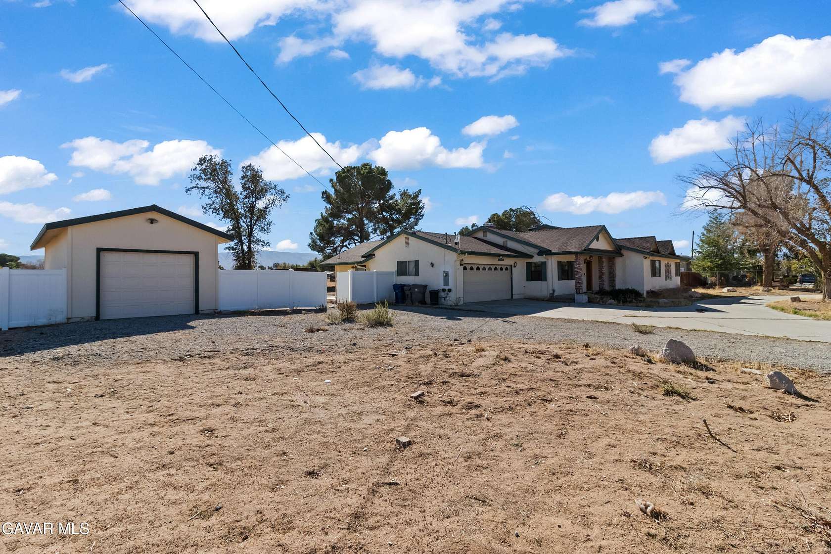 2.62 Acres of Residential Land with Home for Sale in Palmdale, California