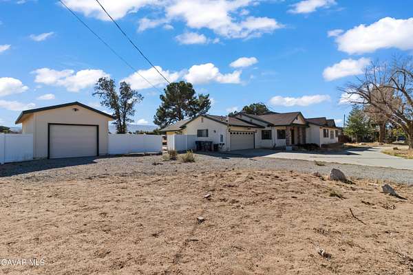 2.62 Acres of Residential Land with Home for Sale in Palmdale, California