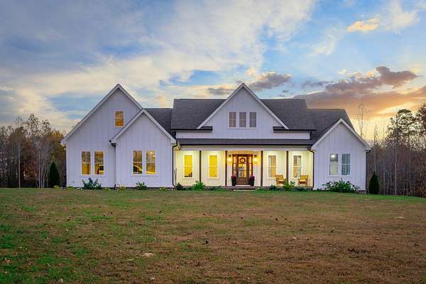 80 Acres of Land with Home for Sale in Trenton, Georgia