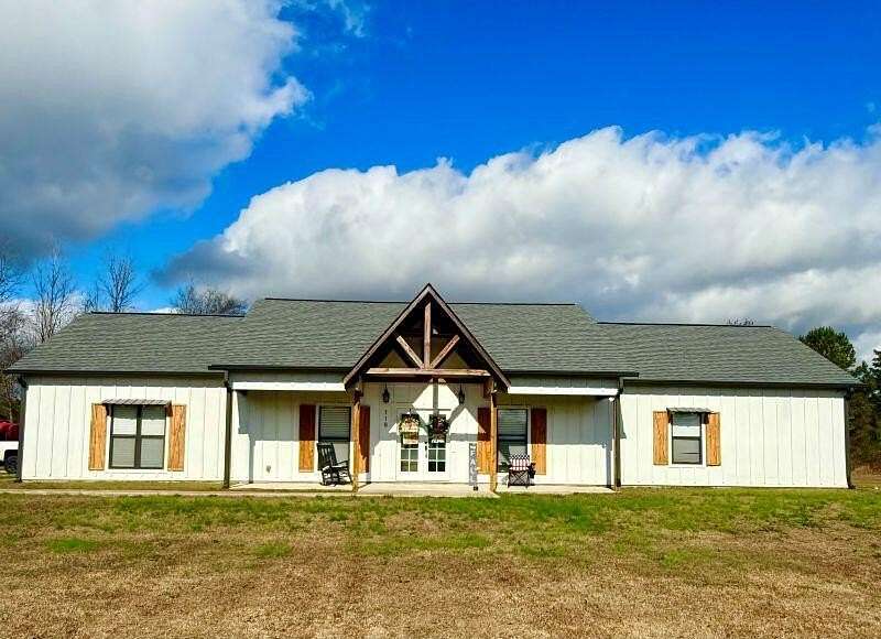 6 Acres of Residential Land with Home for Sale in Tupelo, Mississippi