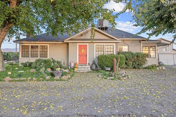 13.5 Acres of Land with Home for Sale in Exeter, California