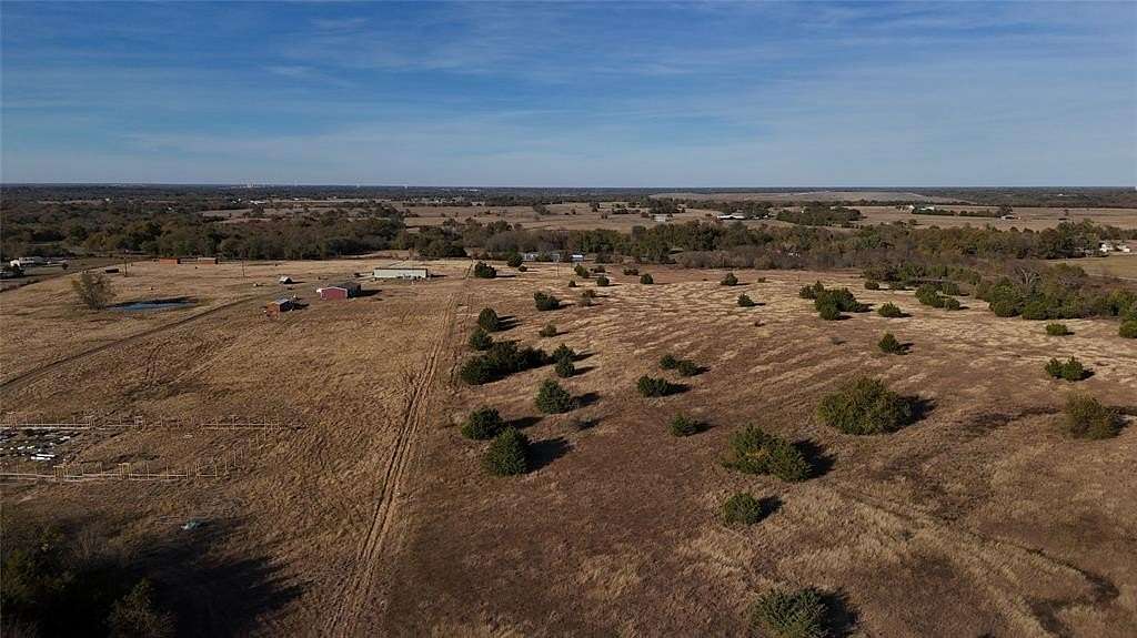 10 Acres of Land for Sale in Campbell, Texas