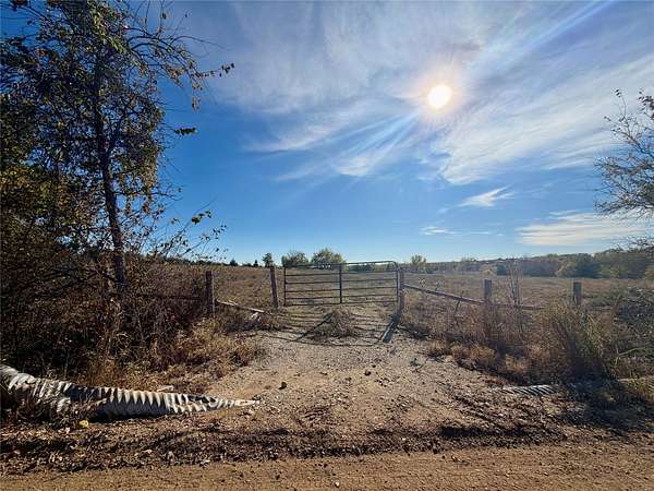 8.76 Acres of Residential Land for Sale in Paris, Texas