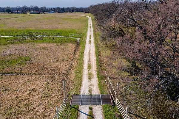11 Acres of Land for Sale in Kemp, Texas