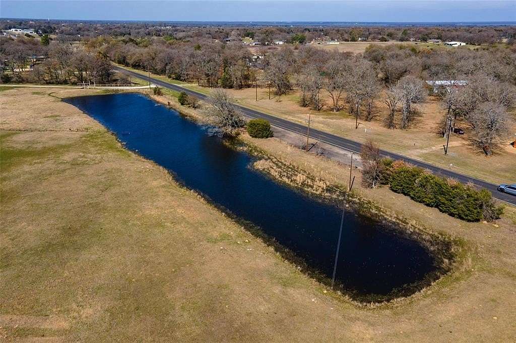11 Acres of Land for Sale in Kemp, Texas