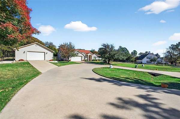 1.56 Acres of Residential Land with Home for Sale in Lake Kiowa, Texas