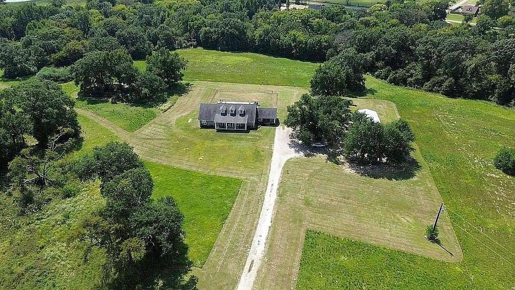 17.9 Acres of Land with Home for Sale in Canton, Texas