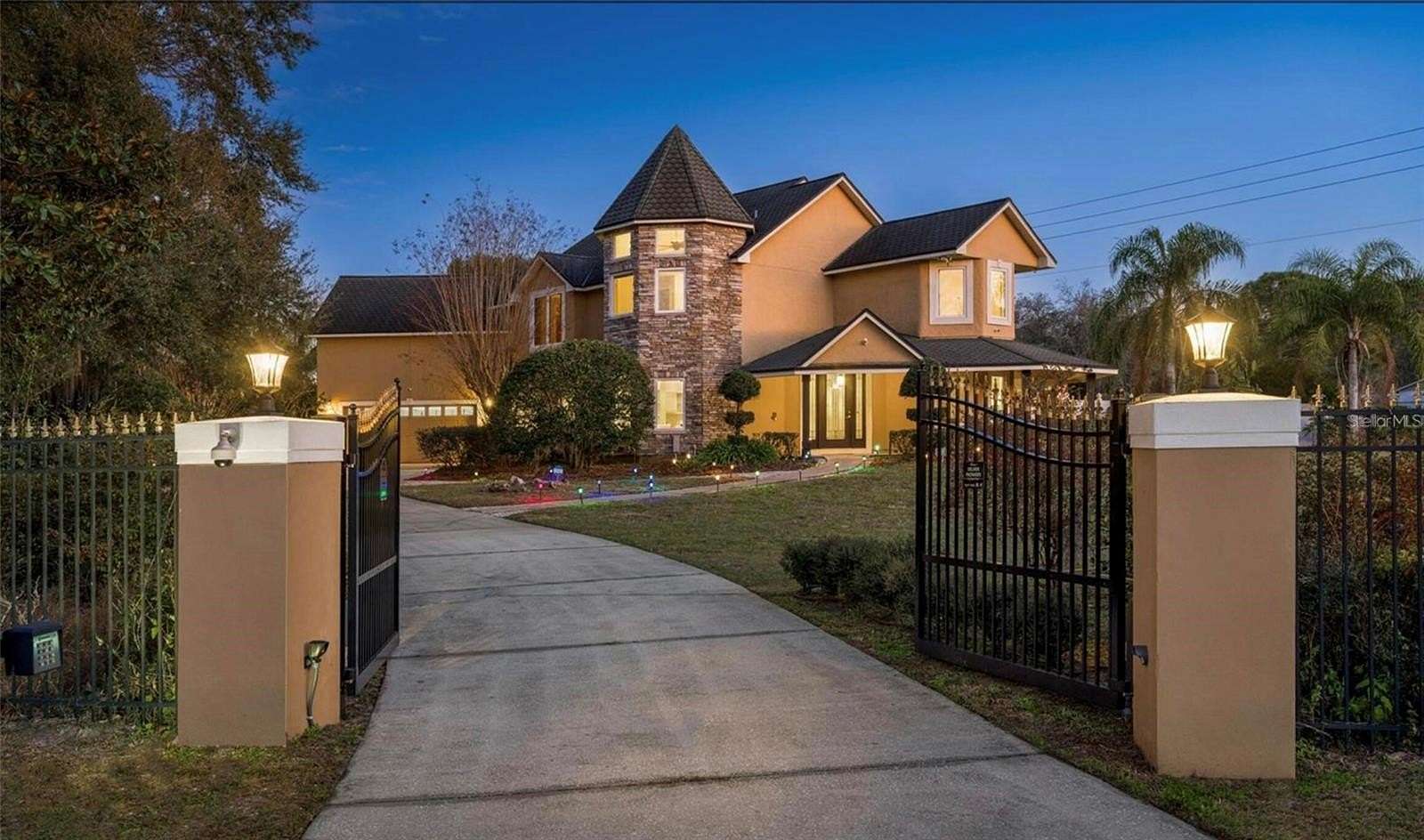 1.5 Acres of Residential Land with Home for Sale in Chuluota, Florida